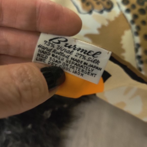 SOLD!! Gorg VTG Burmel 🖤 🤎 🧡 Silk Hand rolled Scarf w Floral and Cheetah - Picture 3 of 7